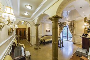 Luxurious Classic Apartment Bessarabka