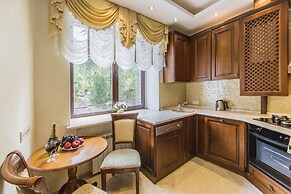 Luxurious Classic Apartment Bessarabka