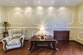 Luxurious Classic Apartment Bessarabka