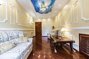 Luxurious Classic Apartment Bessarabka