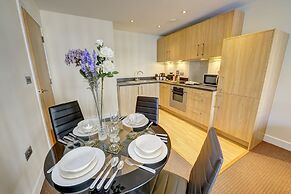 Location Spacious Apartment With Parking