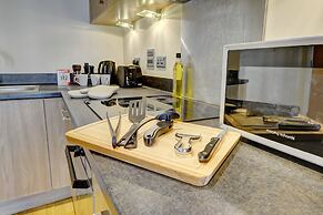 Location Spacious Apartment With Parking