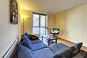 Location Spacious Apartment With Parking