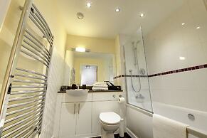 Location Spacious Apartment With Parking