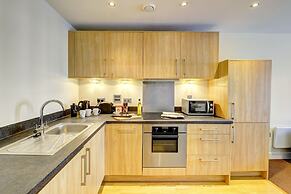 Location Spacious Apartment With Parking