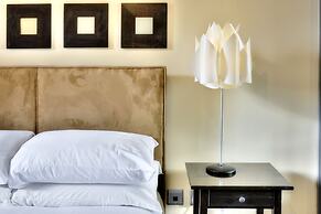 Location Spacious Apartment With Parking