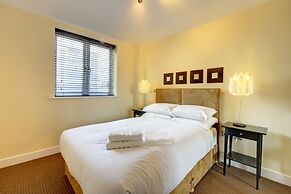 Location Spacious Apartment With Parking