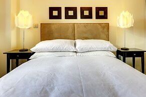 Location Spacious Apartment With Parking