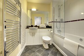 Location Spacious Apartment With Parking