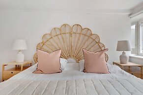 Sanders Penny - Chic 3-bdr Apt in City Center