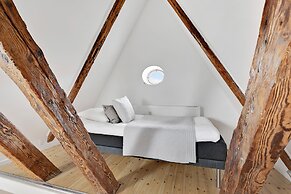 Sanders Penny - Chic 3-bdr Apt in City Center