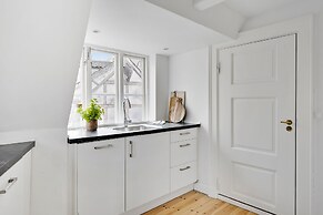 Sanders Penny - Chic 3-bdr Apt in City Center