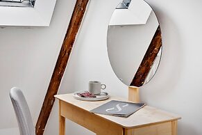 Sanders Penny - Chic 3-bdr Apt in City Center