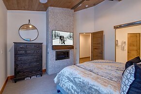 Old Town Masterpiece 6 Bedroom Home by RedAwning