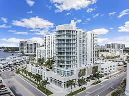 914 Tiffany House 1 Bedroom Condo by RedAwning