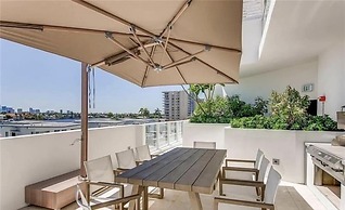 914 Tiffany House 1 Bedroom Condo by RedAwning