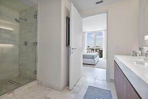 914 Tiffany House 1 Bedroom Condo by RedAwning