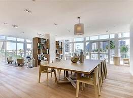 914 Tiffany House 1 Bedroom Condo by RedAwning