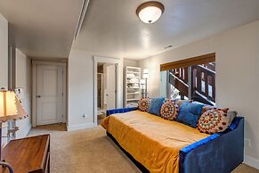 Luge Lane 5 Bedroom Townhouse by RedAwning