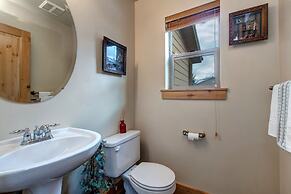 Luge Lane 5 Bedroom Townhouse by RedAwning