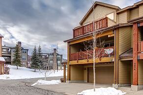 Luge Lane 5 Bedroom Townhouse by RedAwning