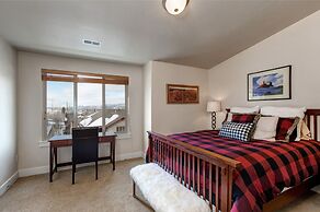 Luge Lane 5 Bedroom Townhouse by RedAwning