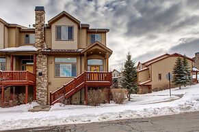 Luge Lane 5 Bedroom Townhouse by RedAwning