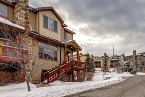 Luge Lane 5 Bedroom Townhouse by RedAwning