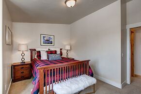 Luge Lane 5 Bedroom Townhouse by RedAwning