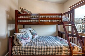 Luge Lane 5 Bedroom Townhouse by RedAwning