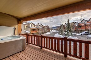 Luge Lane 5 Bedroom Townhouse by RedAwning