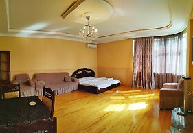 Bakuvi Tourist Apartment E022