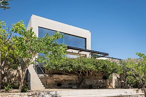 OPENNESS. House by the sea.