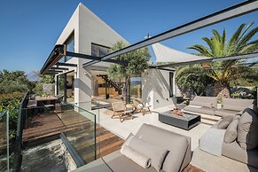 OPENNESS. House by the sea.