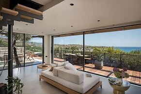 OPENNESS. House by the sea.