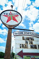 Lone Star Glamp Inn