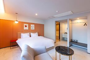 Brown Dot Hotel Sasang Renecite