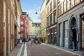 Sanders Leaves - Cute 1-bdr Apt w Terrace