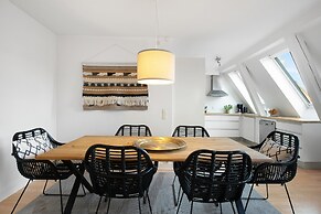 Sanders Leaves - Cute 1-bdr Apt w Terrace