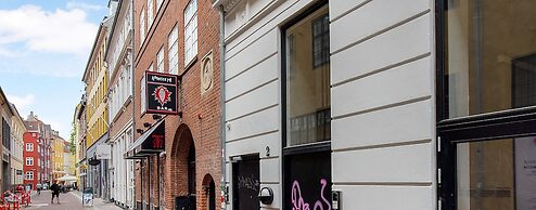 Sanders Leaves - Cute 1-bdr Apt w Terrace