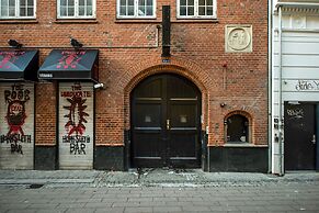 Sanders Leaves - Cute 1-bdr Apt w Terrace