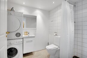 Sanders Leaves - Cute 1-bdr Apt w Terrace