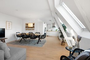 Sanders Leaves - Cute 1-bdr Apt w Terrace