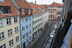 Cozy One-bedroom Apartment in Copenhagen Downtown