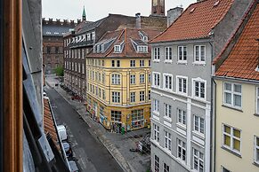Cozy One-bedroom Apartment in Copenhagen Downtown