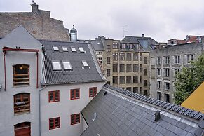 Cozy One-bedroom Apartment in Copenhagen Downtown