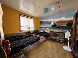 Saigonese Trekking House - Hostel