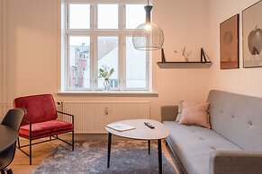 Sanders Boulevard - Cozy 2-bdr Apt By the Canal