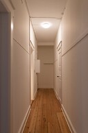 Sanders Boulevard - Cozy 2-bdr Apt By the Canal