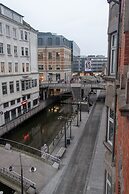 Sanders Boulevard - Cozy 2-bdr Apt By the Canal